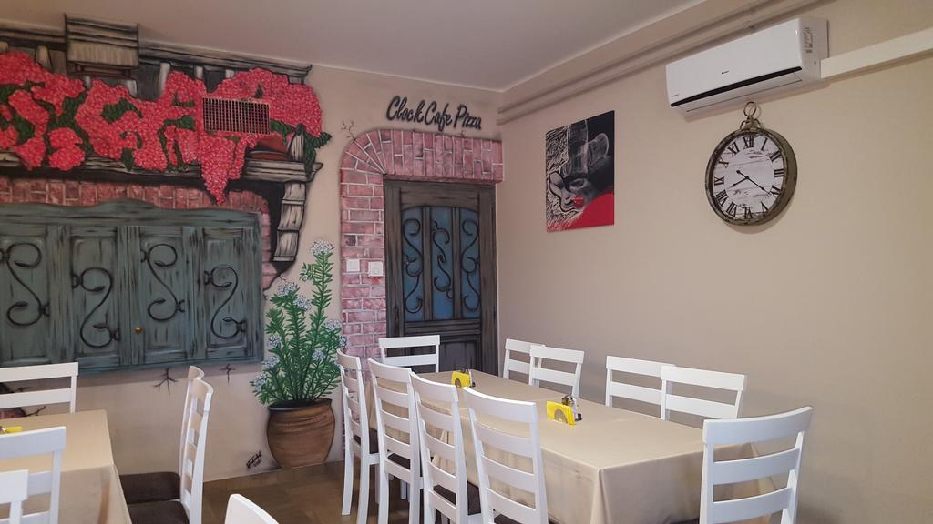 Clock Cafe Pizzeria Es Panzio Hotel Hajduszoboszlo Luaran gambar