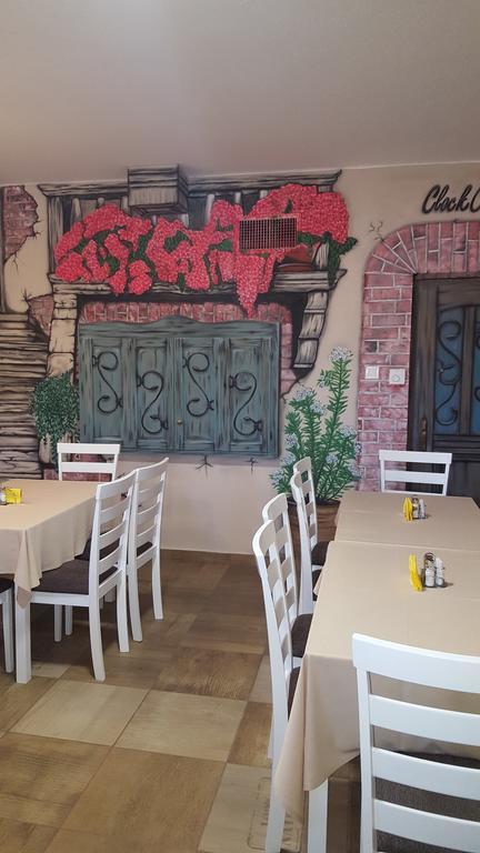 Clock Cafe Pizzeria Es Panzio Hotel Hajduszoboszlo Luaran gambar